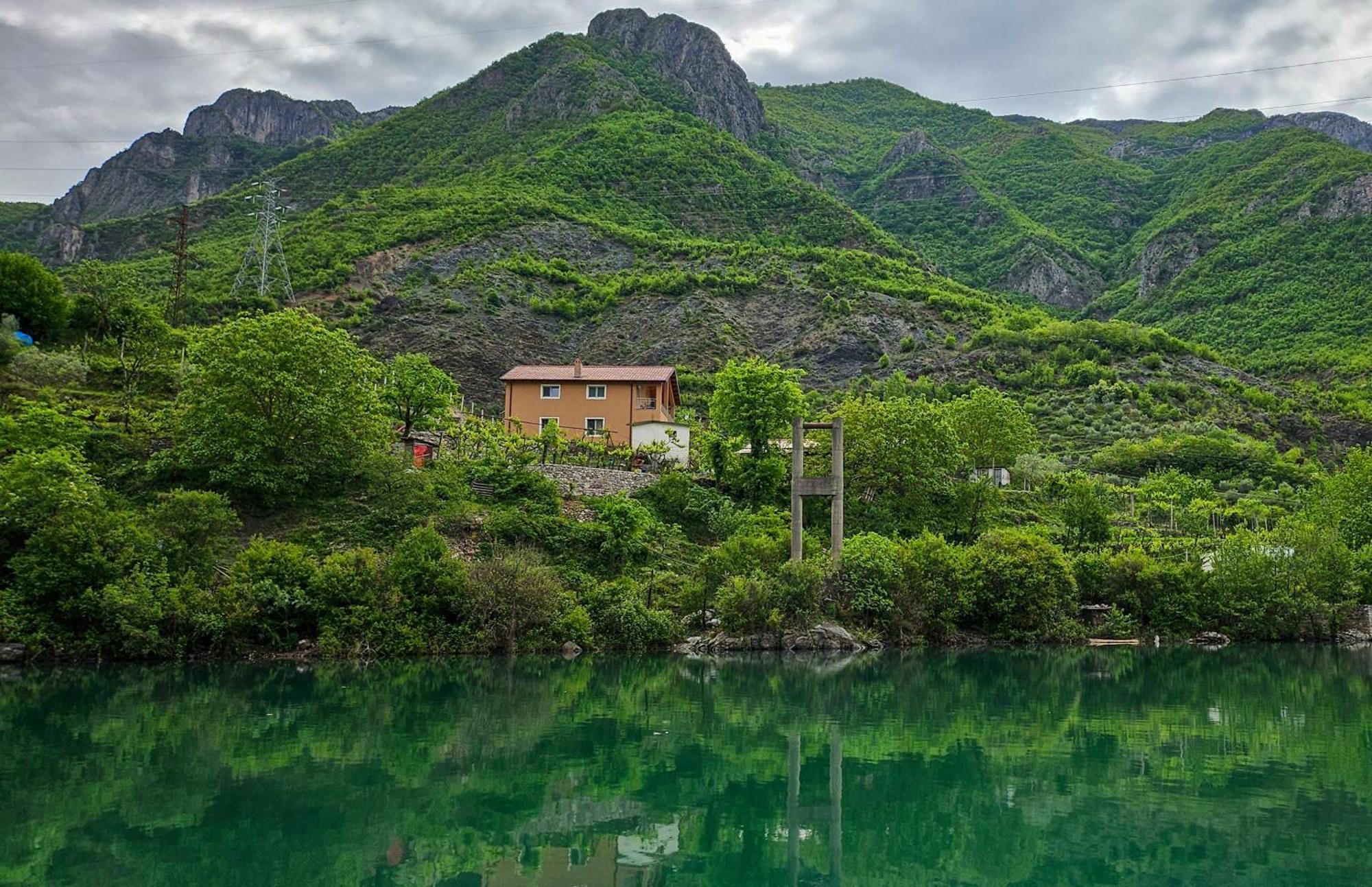 Koman_Lakeview_Apartments Shkodër エクステリア 写真