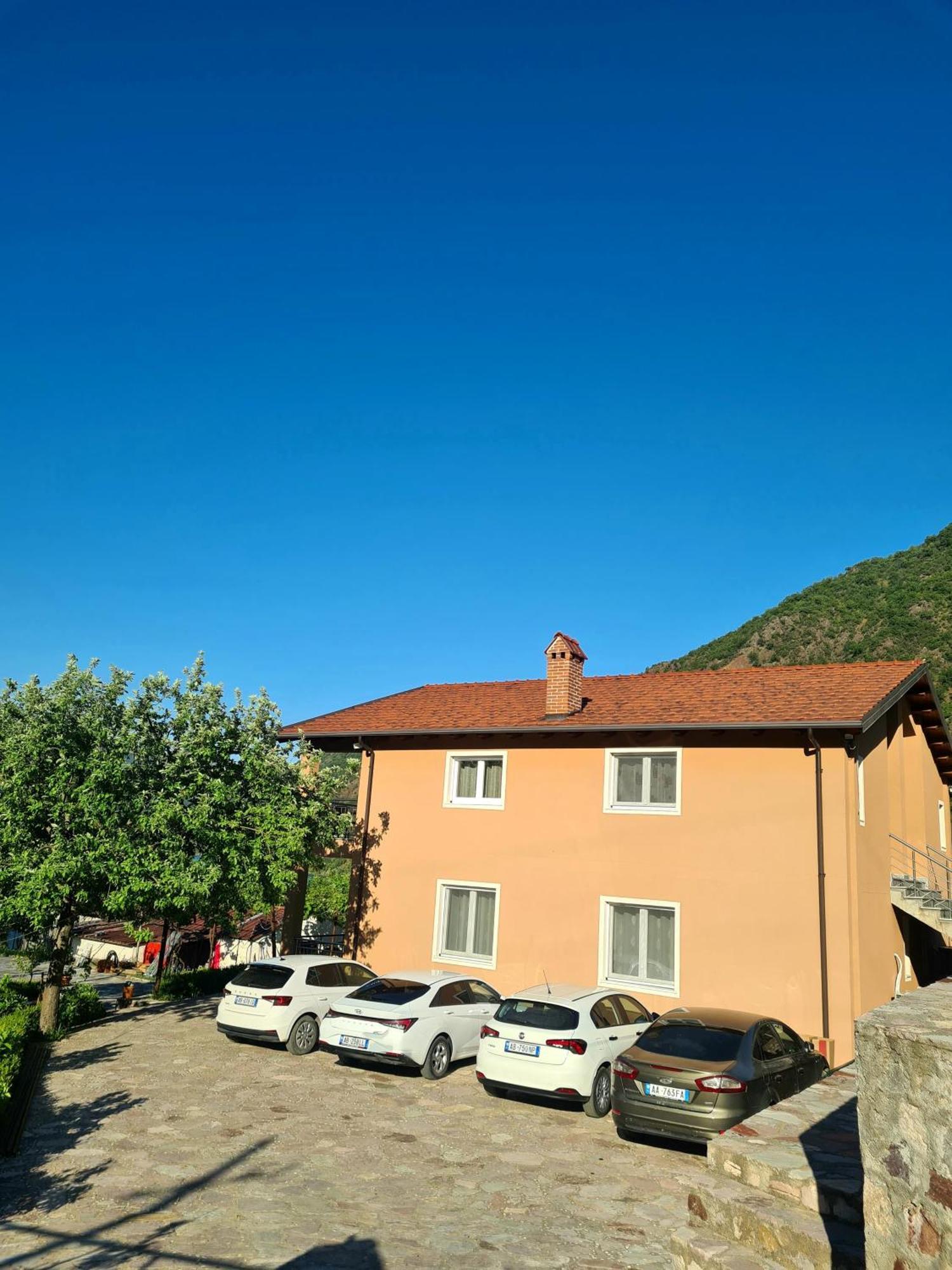 Koman_Lakeview_Apartments Shkodër エクステリア 写真